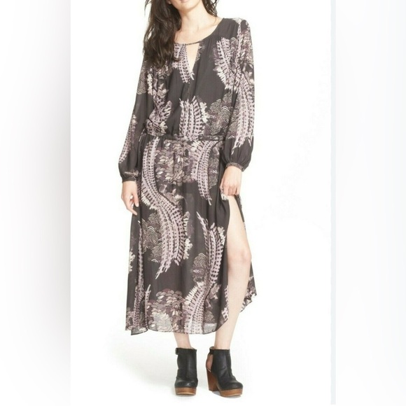 Free People Dresses & Skirts - FREE PEOPLE Out Of The Woods Dress With Side Splits Size Medium